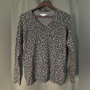 Amazon Essentials Long Sleeve V-neck Leopard Print Top, NWT